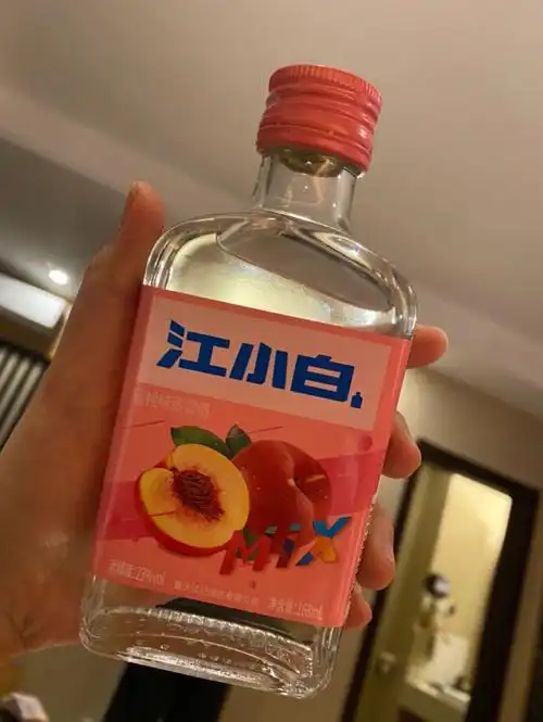 的动力了的感觉在门口小卖部买了瓶水蜜桃99江小白77一瓶冰红茶