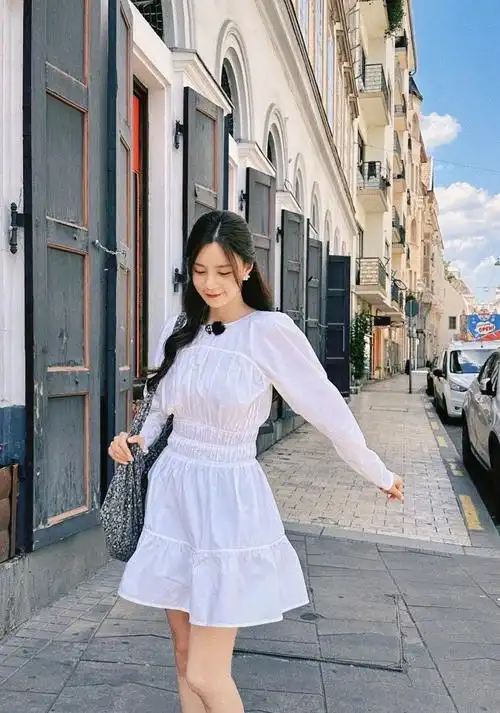 沈梦辰晒氛围感街拍照