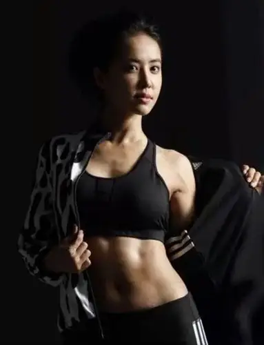 蔡依林的腹肌进化史 终於迎来「川字肌&马甲线」巅峰