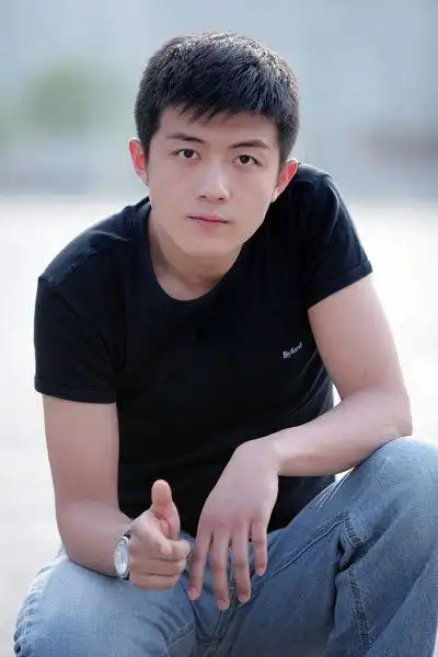 许幻山扮演者叫什么(渣男许幻山一夜爆红背后,是演员李泽锋14年的无声