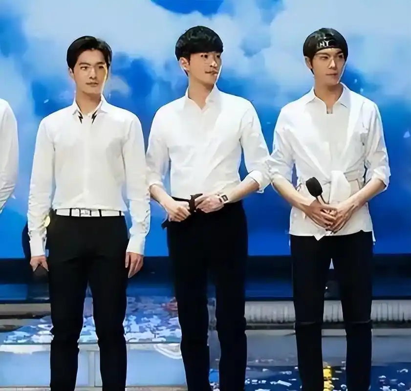 颜值不够身高凑,头小肩宽大长腿,这8位男星是"合照杀手"