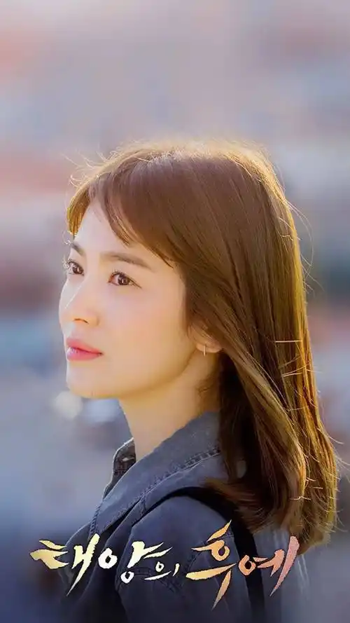 宋慧乔近照:镜头里的她脸部有些僵硬,苹果肌明显,嘴角下垂_网友_自然