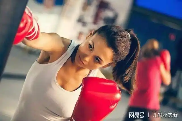 世界上最壮的女人之一,常年健身真的练成"胸肌",谁敢娶她?