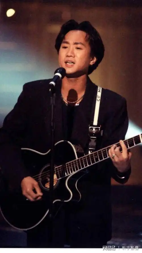 黄家驹坟墓遭涂鸦黄家强直言好无奈