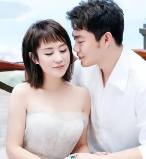 马丽嫁比自己小11岁男友38岁高龄为其生下孩子终成人生赢家