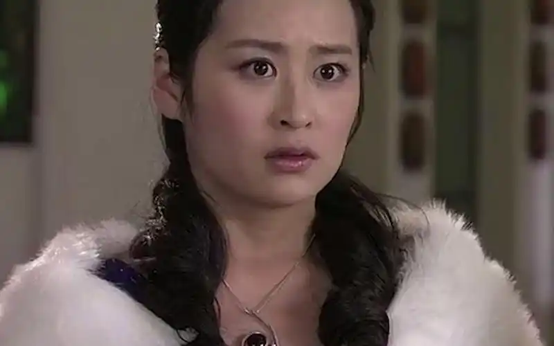 千山暮雪:富二代慕振飞和霸道总裁莫绍谦,为了童雪争风吃醋!