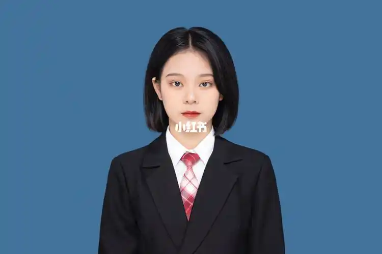 西装也是可以拍出酷酷的证件照哦