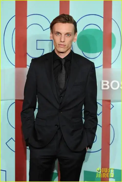 杰米·坎贝尔·鲍尔 jamie campbell bower的图片