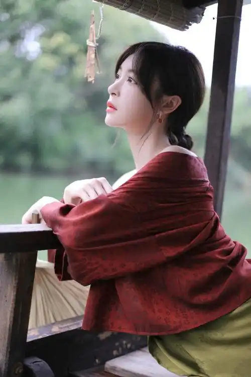 张语格夏末游湖写真