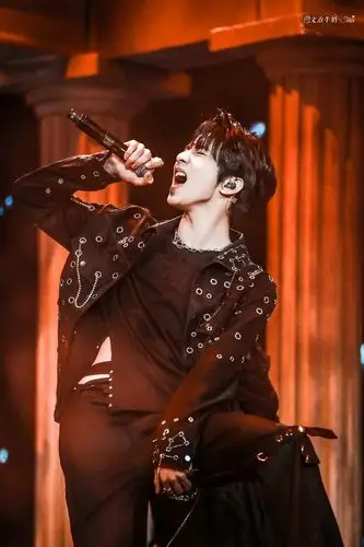 挖槽!刘耀文的舞台给我帅没了呜呜呜