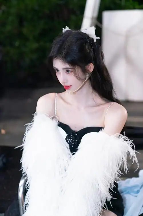 今晚20:30,相约#东方卫视中秋晚会#,解锁属于@鞠婧祎93@鞠婧祎03