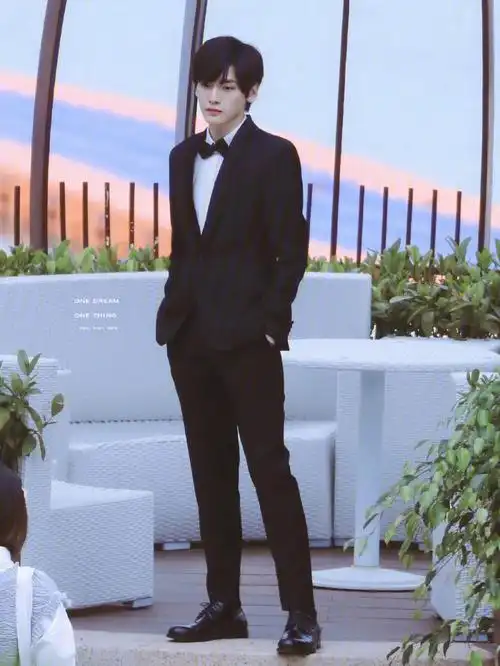 翟潇闻你微笑时很美