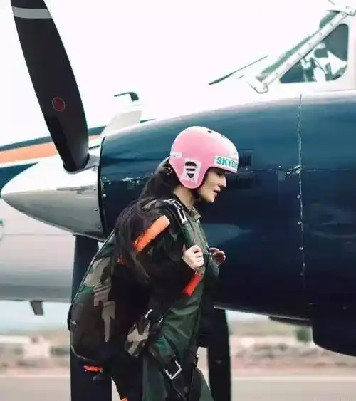 53岁健身女神刘叶琳,坚持锻炼20年,颜值高身材好无人敢叫大妈_运动