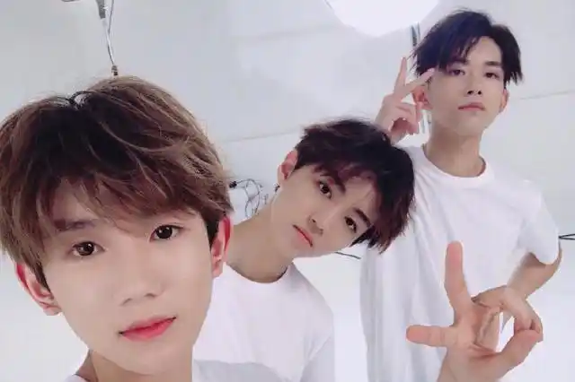 tfboys三人同框网友易烊千玺别装了太明显了