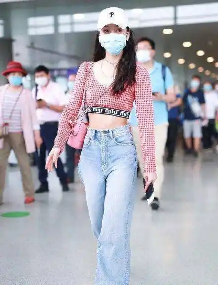 腰围也是实实在在让网友羡慕了.