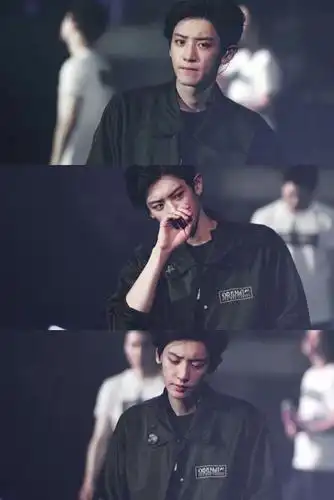 黑发灿烈狙到了我这个只搞plmm的人 狼系少年的长相,稚气与杀气的完美