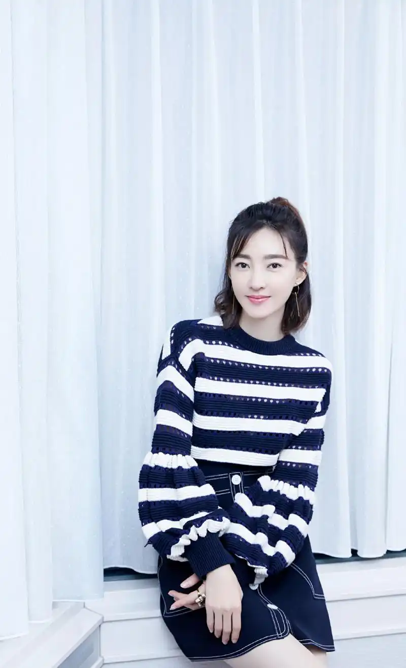 王丽坤清新温婉写真图片