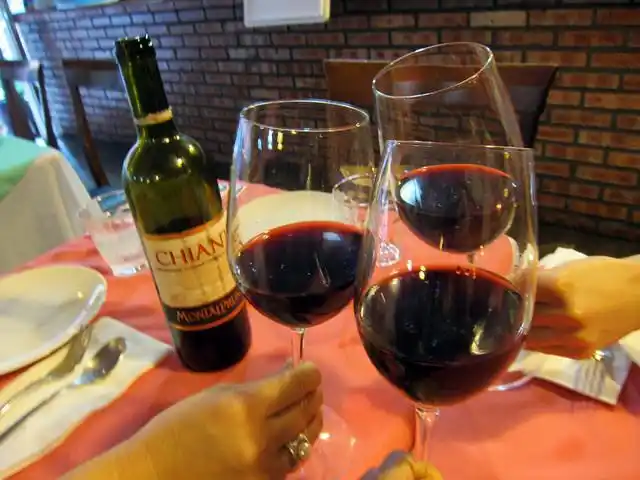 莓果的酸香中带著轻甜尾韵微微的单宁dry~哈~生日快乐喽~(警语:喝酒不