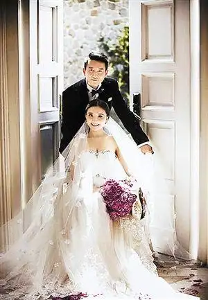 "槿汐"与"小唐僧"婚纱照曝光 两人的幸福清晰可见/图