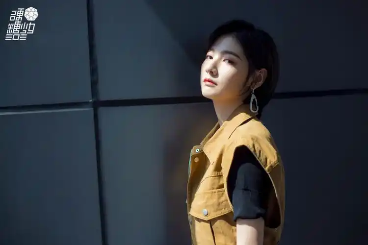 赵粤超a酷美写真图片,分享一组赵粤图片给大家,图中的明星图片壁纸会