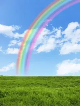 彩虹和蓝天和绿色