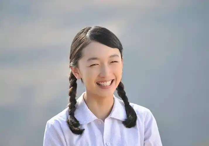 周冬雨成为史上最年轻"双金影后",得多亏这个不知名的男人_人生_继父