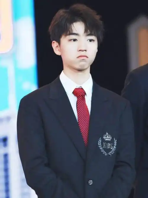 王俊凯嘟嘟嘴照片每一张都超级萌记得收藏哦