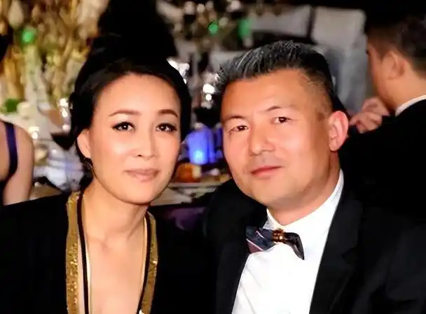 歌手那英:与高峰分手后,带着儿子嫁孟桐,现在生活怎么样?