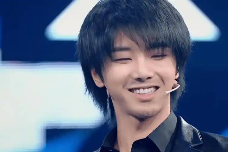 华晨宇再剃光头,发文调侃自称"十辰于",粉丝秒懂其中含义!