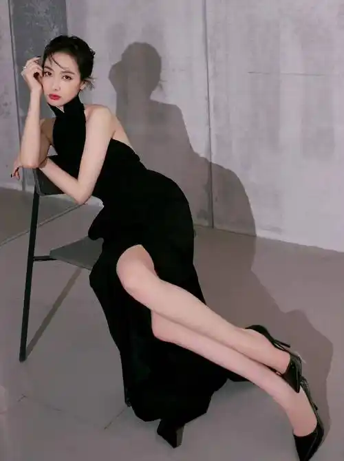 有一种端庄叫宋茜,穿中国风旗袍秀曲线身材,美得高级又贵气!