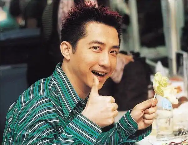 庾澄庆与伊能静的婚姻更像是一部童话,在当年台湾娱乐圈伊能静是出名