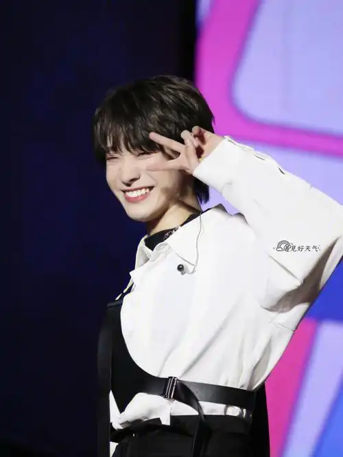 恭喜连淮伟工作室的连淮伟出道快乐吖