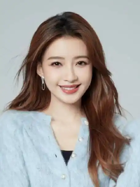 西双版纳偶遇孙怡#从网友们拍到的照片里能看出孙怡状态心情都非常好