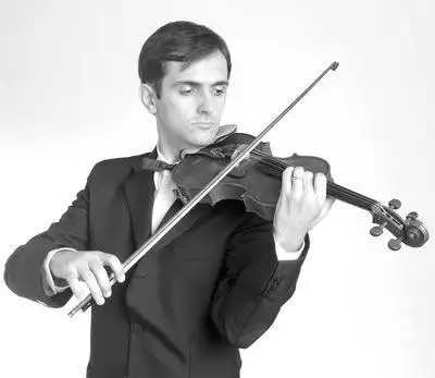 济南小提琴培训——小提琴持琴姿势