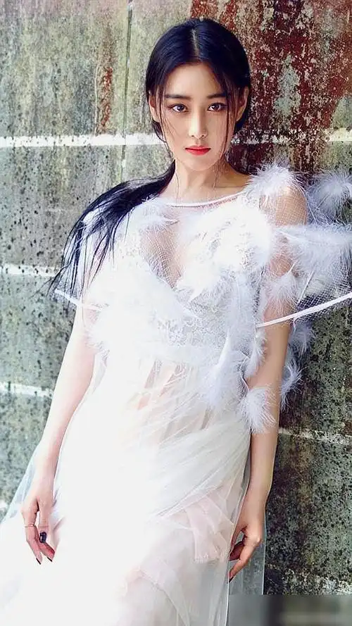 婚后安稳的张馨予十年前旧照曝光网友满是风尘的气息