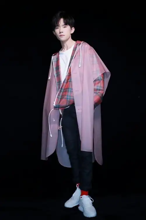 易烊千玺 #tfboys 2017湖南卫视跨年演唱会 高清 帅气