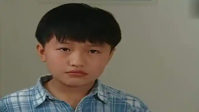 千里难寻:小男孩硬怼后妈,直接把后妈整哭,父亲直接给他一巴掌
