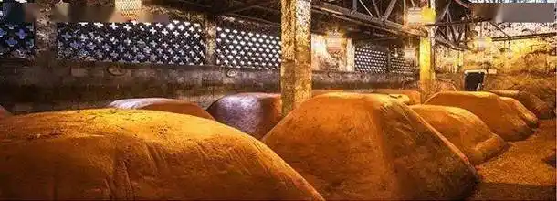 浓香五粮液,美酒老窖藏!这一杯,敬经典