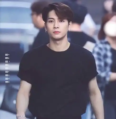 王嘉尔jackson发型太帅了,剖析其5大特点,刘海是重点!