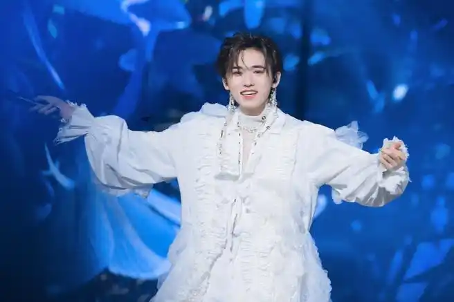 宋亚轩solo舞台不枉##时代少年团叁重楼暨出道四周年演唱会