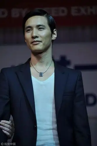 作为韩国曾经的颜值神话,元彬的寸头照还是圆满完成了任务,没有辜负