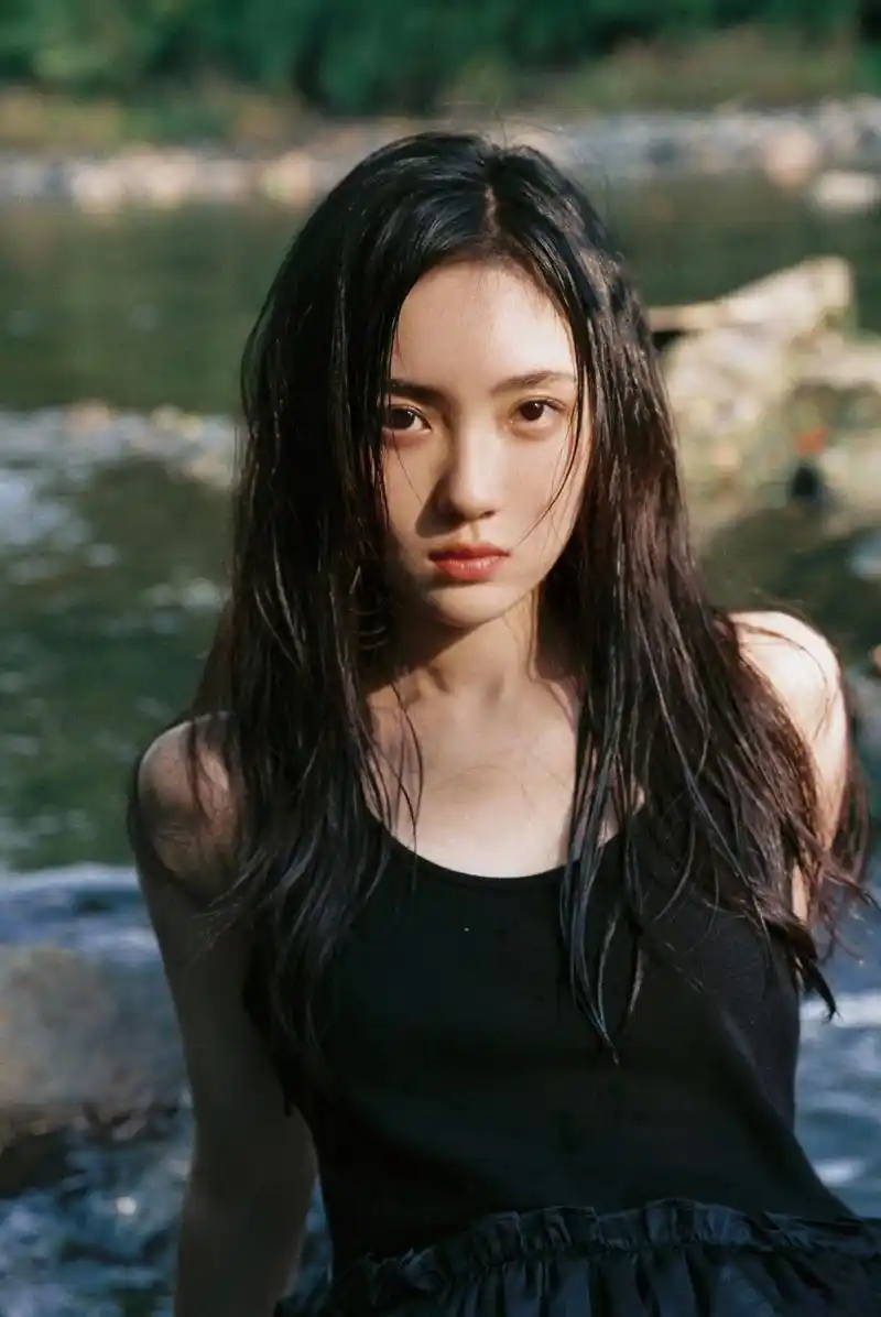 赵嘉敏最新写真,自然舒适[微风][微风][微风]