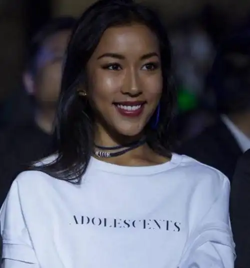 娱乐圈中皮肤偏黑的女明星,除了吉克隽逸,还有她!_网易订阅