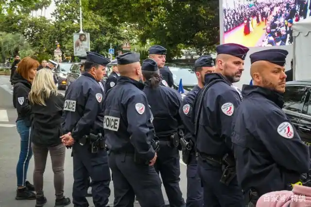我眼中的法国的警察帅哥们