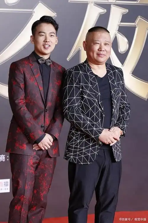 郭麒麟和郭德纲合照