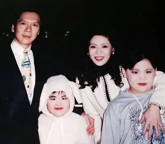 原创同样是向华强的基因把丁佩和陈岚的孩子一对比差距就出来了