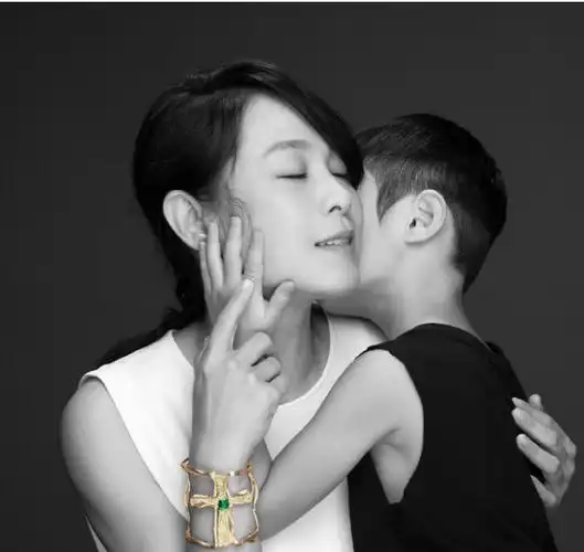 作为娱乐圈独树一帜的存在,刘若英是那种开了大半年演唱会,每一场票都