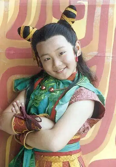 最后上两张小时候的萌照!每一部都是主角,每个角色都是收视率担当!