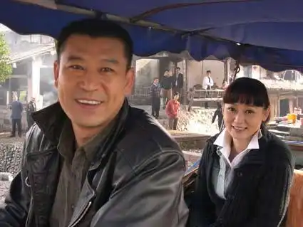 还记得剧中袁不屈的饰演者吗?还记得《上错花轿嫁对郎》吗?