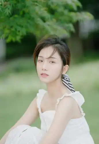 壁纸性感女神少女清纯可爱气质性感吊带白嫩 内容简介 小清新气质美女